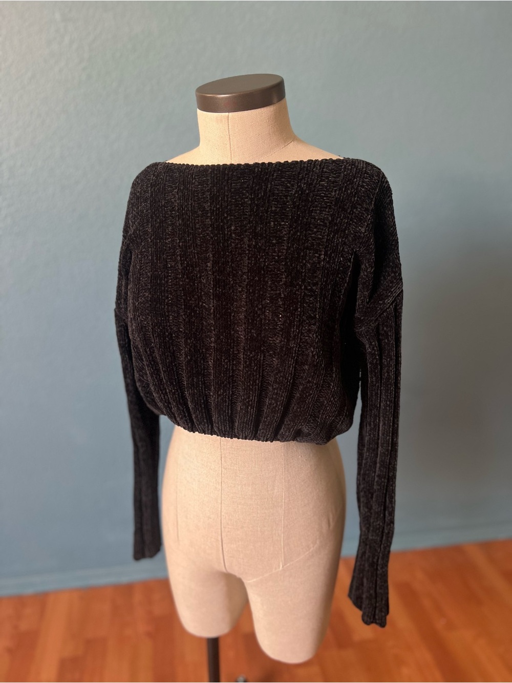 Black Women's Ribbed Cropped Sweater